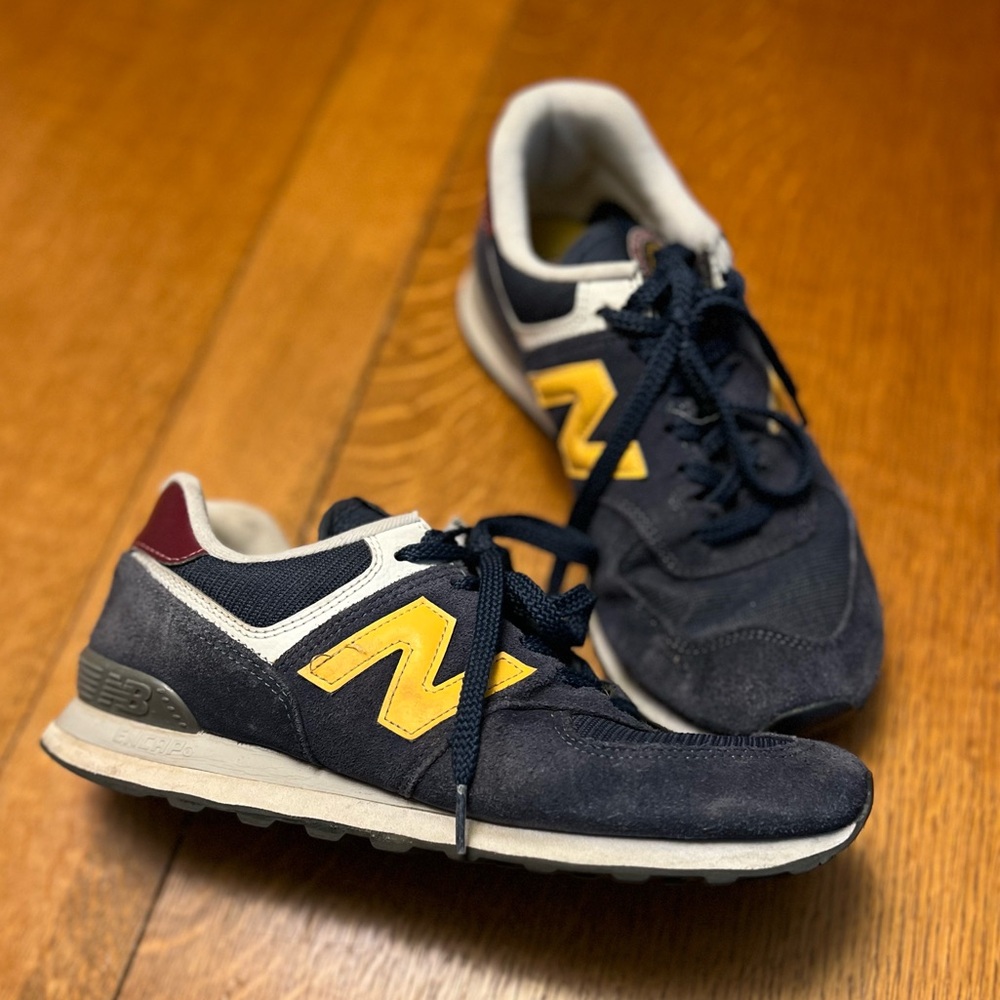 Men’s New Balance 574 Running Shoe. Rare Color. 10 US.